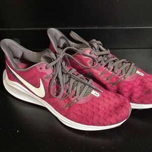 Nike Women's Maroon and Gray Athletic Shoes